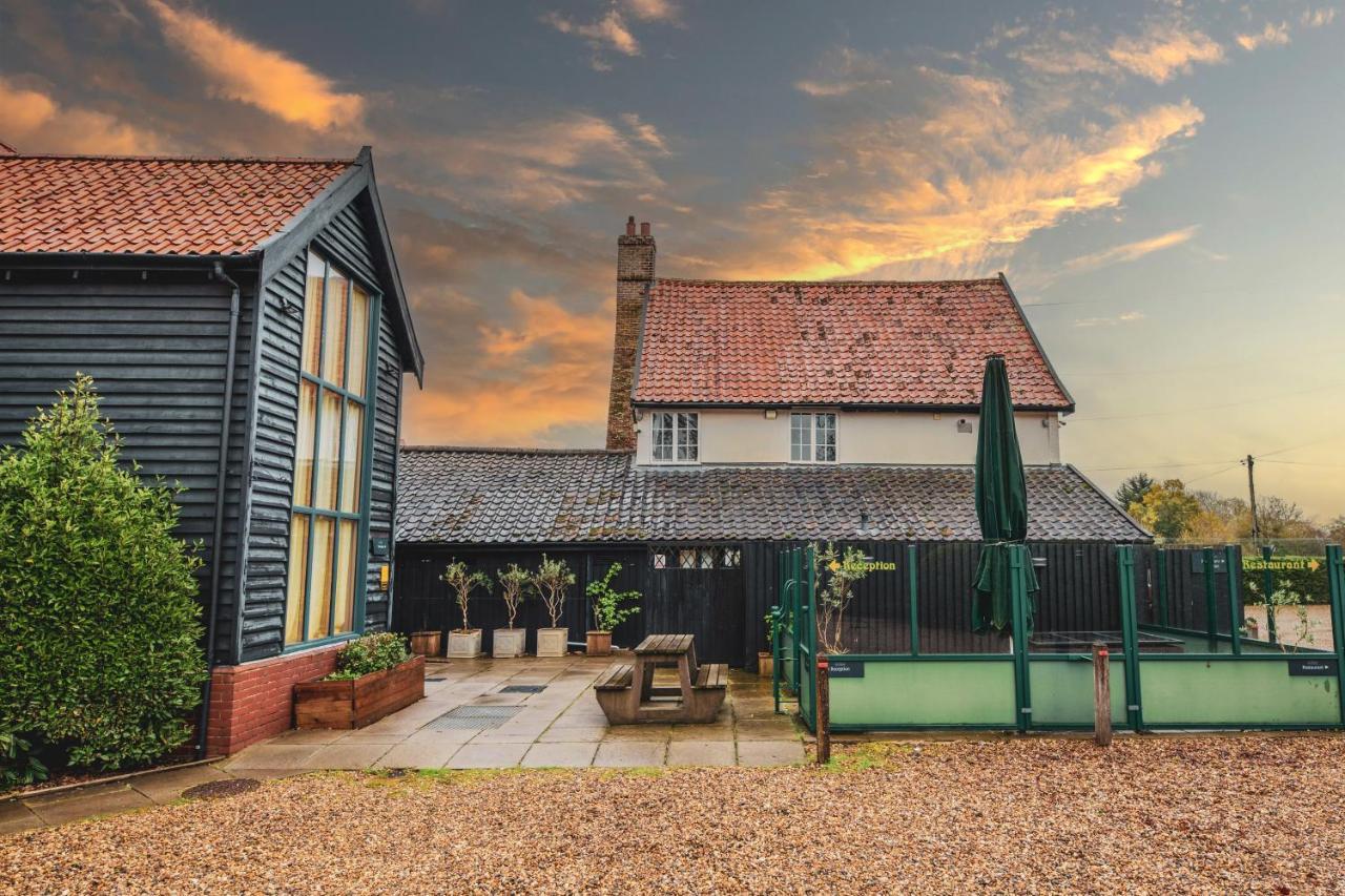The Auberge Yaxley  Exterior foto