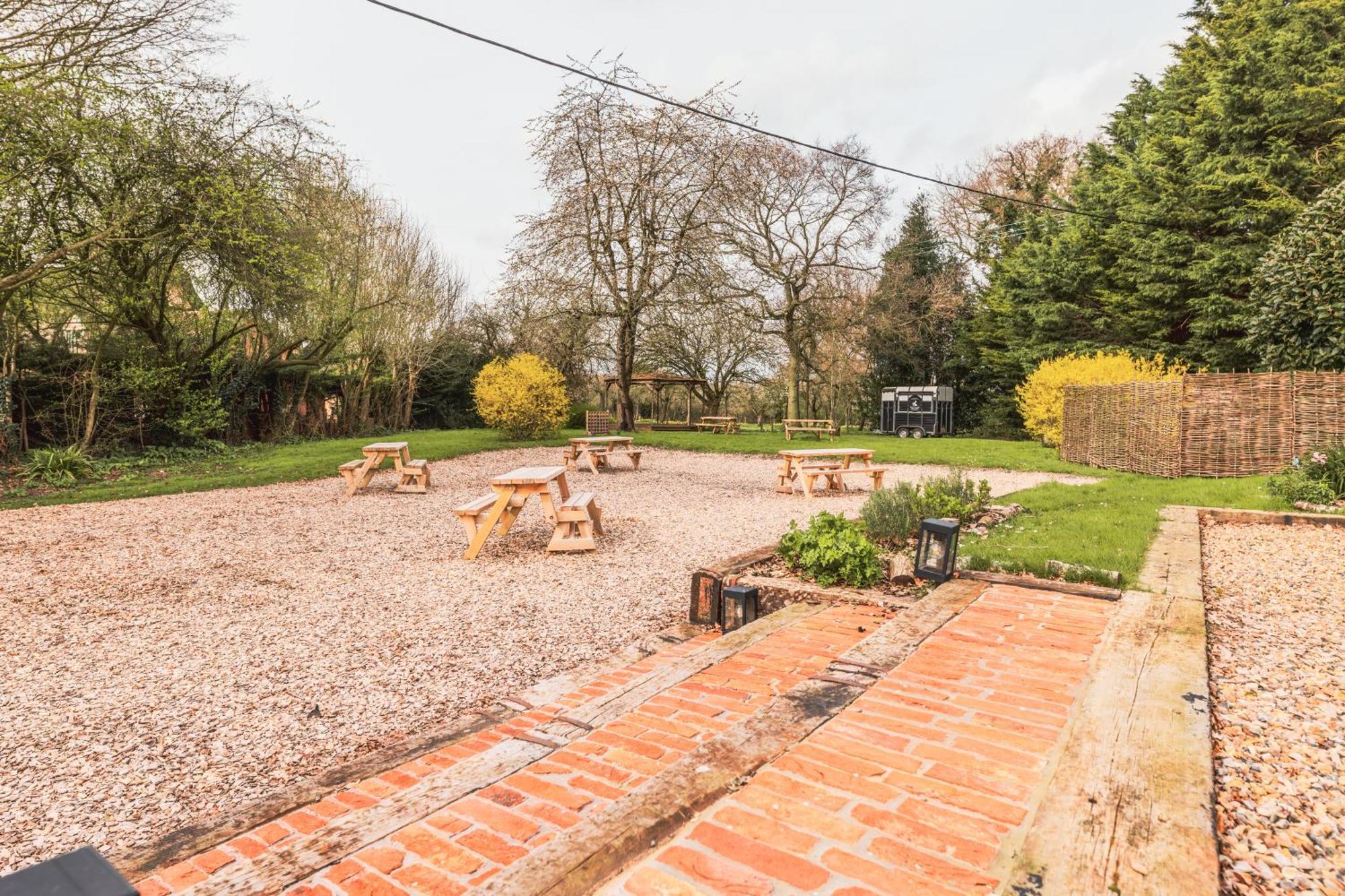 The Auberge Yaxley  Exterior foto